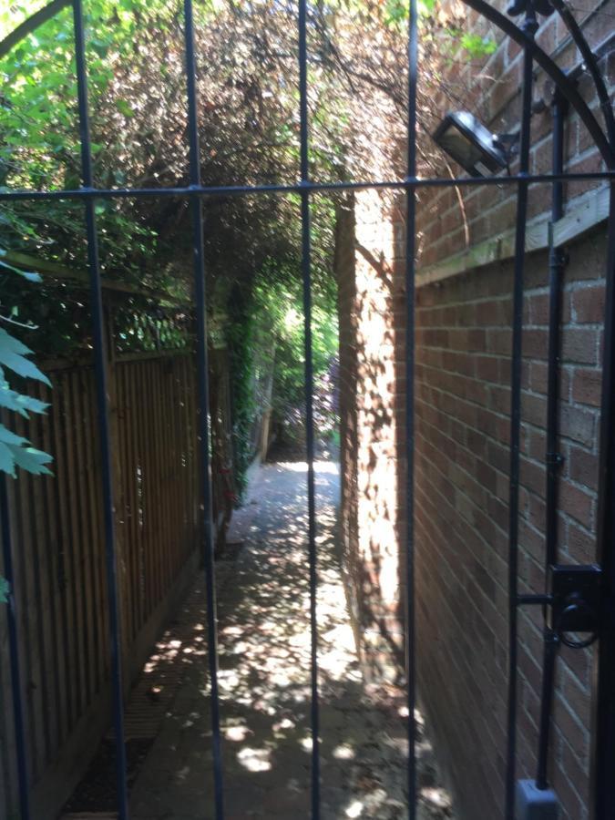9 Chudleigh Close Apartment Bedford Exterior photo