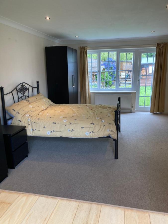 9 Chudleigh Close Apartment Bedford Exterior photo